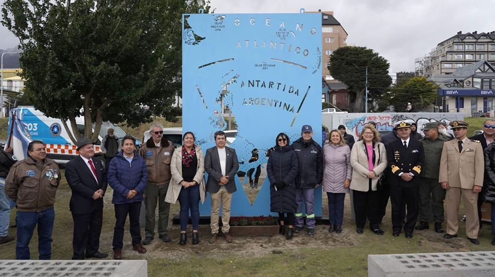 La Municipalidad inauguró un cartel representativo del sector antártico