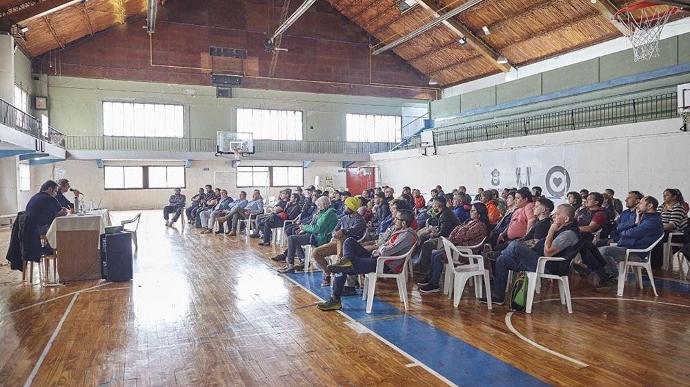 Numerosos vecinos participaron en la capacitación sobre calderas industriales