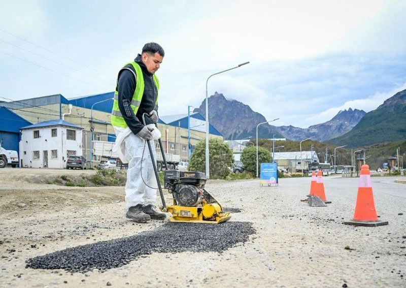 Continúan los trabajos de bacheo en distintos sectores de la ciudad
