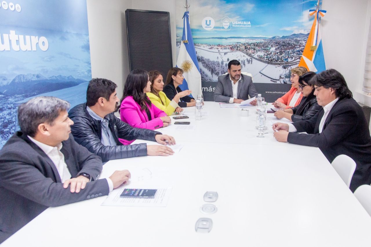 Vuoto se reunió con senadoras, diputados y legisladores provinciales