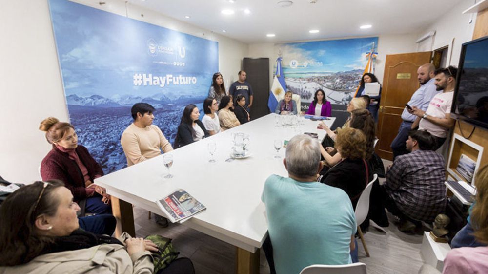 La Municipalidad de Ushuaia entregó 24 títulos de propiedad a vecinos