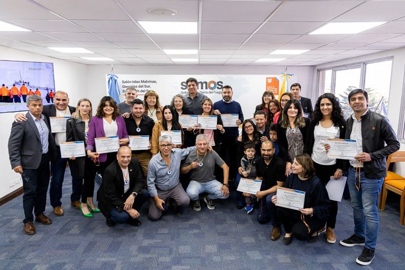 Reconocimiento a maestras y maestros bicontinentales en su día