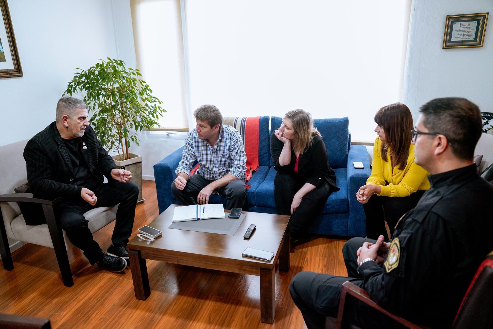 Lotes con servicios para personal de educación, salud y seguridad