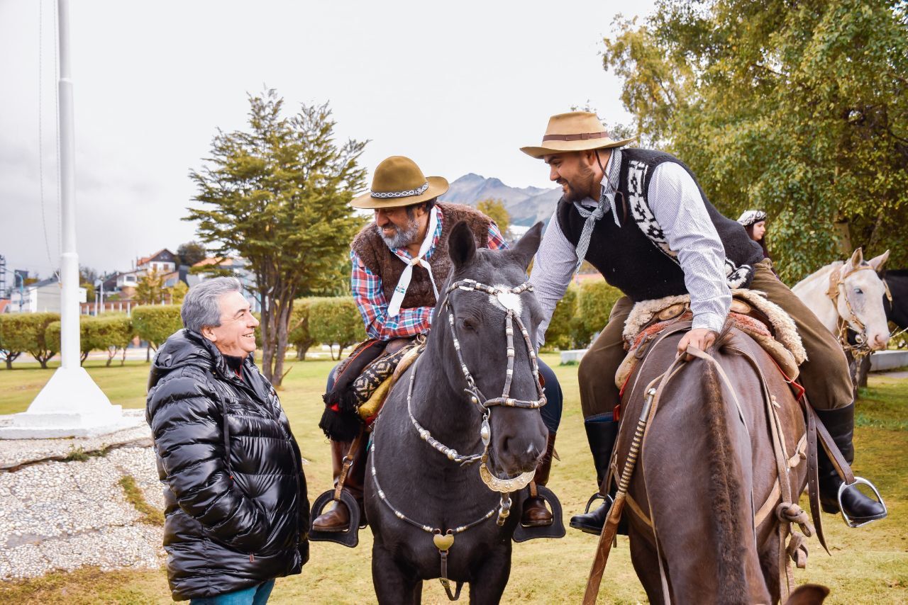 Funcionarios municipales acompañaron el ‘Homenaje al Caballo fueguino’