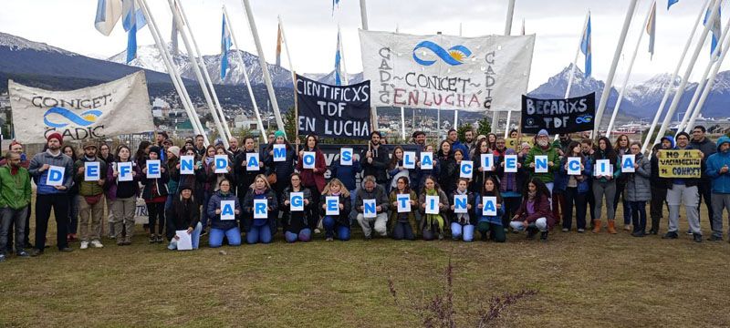 Paro y movilización  Reclamo del CADIC ante la despidos y fuerte ajuste
