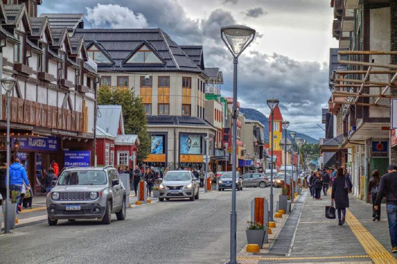 Se profundiza el freno en las ventas: en febrero se desplomaron 3,5%