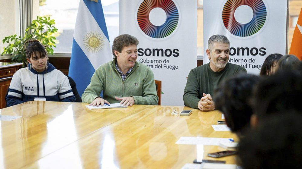 Melella se reunió con estudiantes y hablaron de la transformación educativa