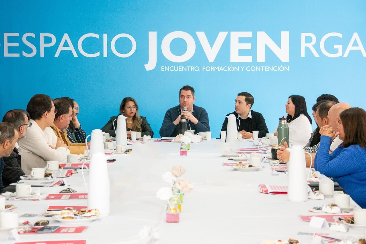 Intendente Perez se reunió con directivos de los colegios secundarios 