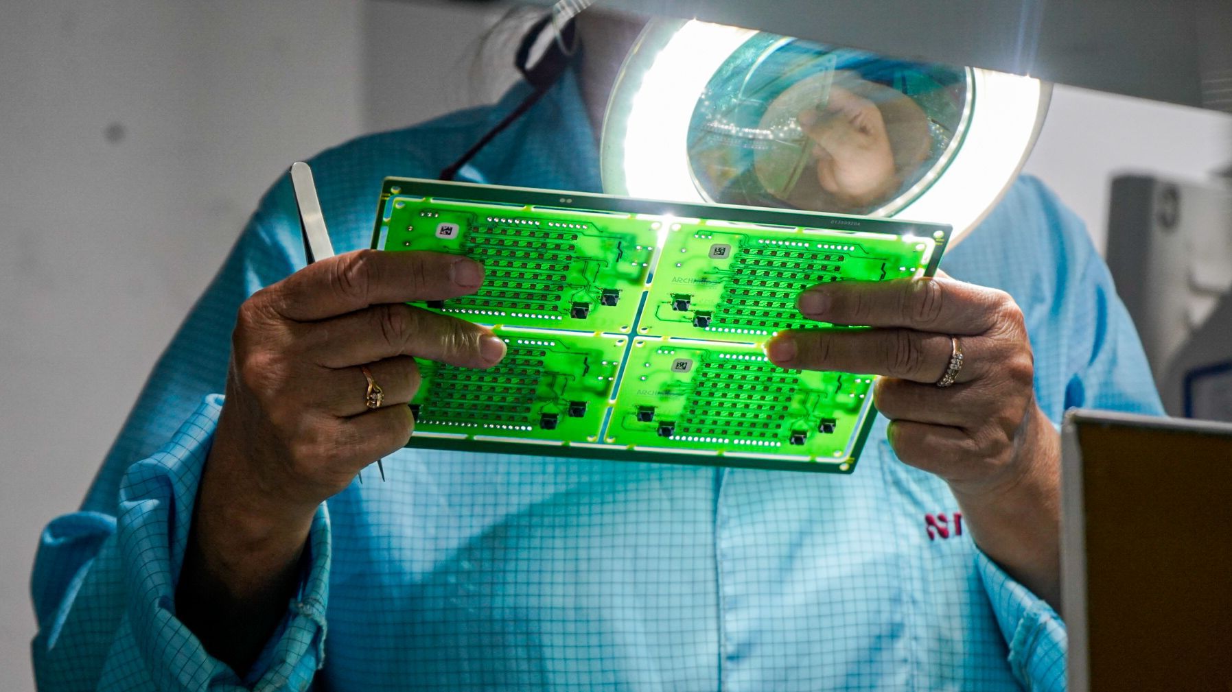Newsan alcanza un hito e inicia la producción de las primeras placas ARCHI