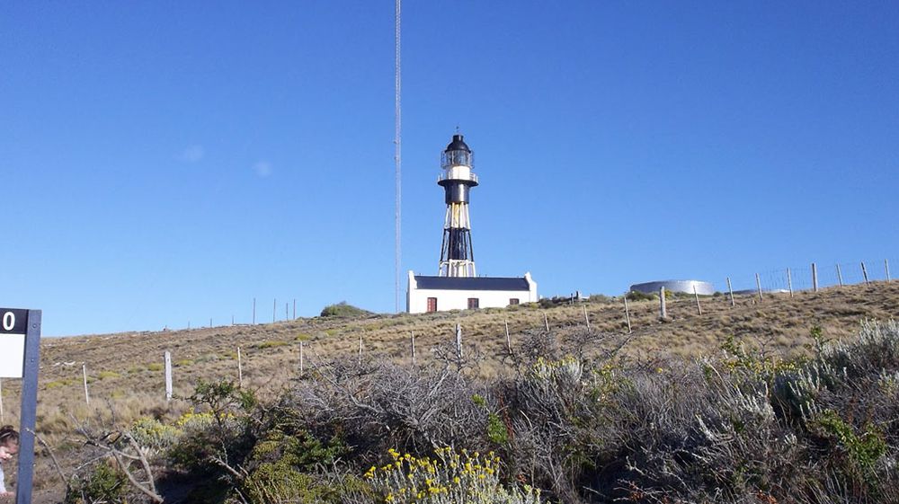 Entra en funcionamiento el estratégico faro de cabo Vírgenes
