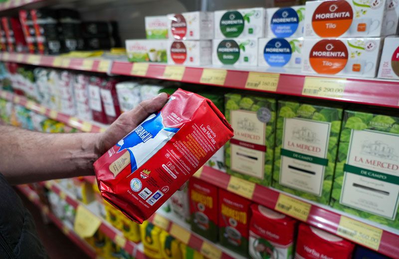 El consumo en comercios cayó un 3,8% interanual en marzo
