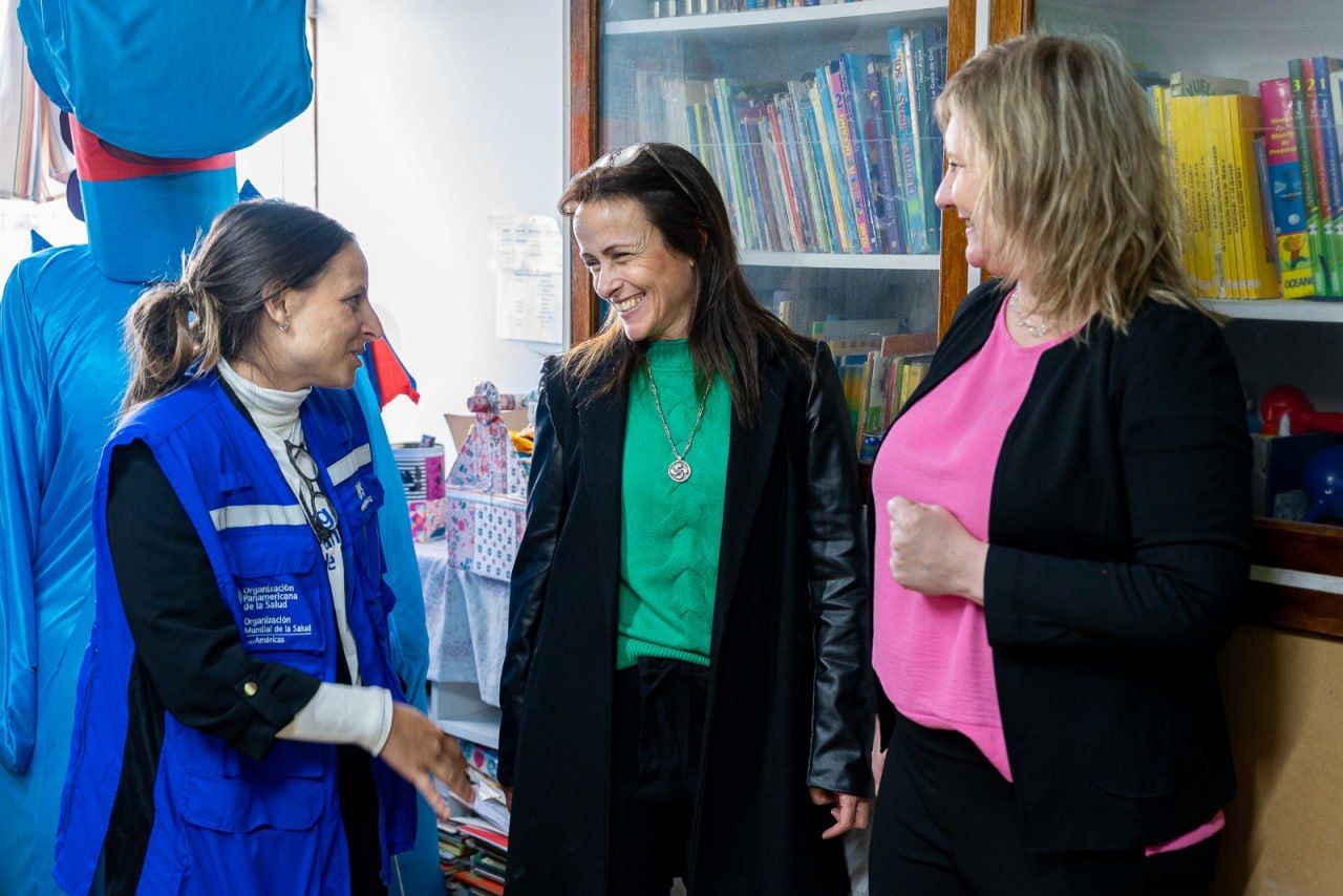 La ministra Di Giglio y Delegada de la OPS visitaron vacunatorio 