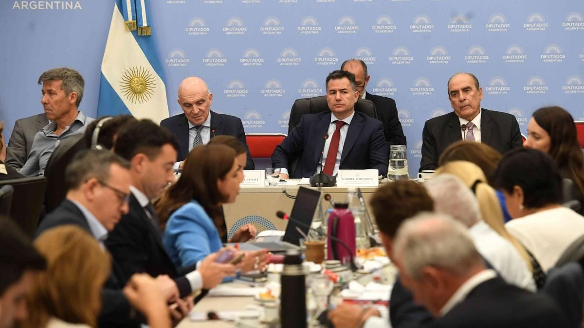 El oficialismo consiguió dictamen de mayoría del proyecto de "Ley Bases"