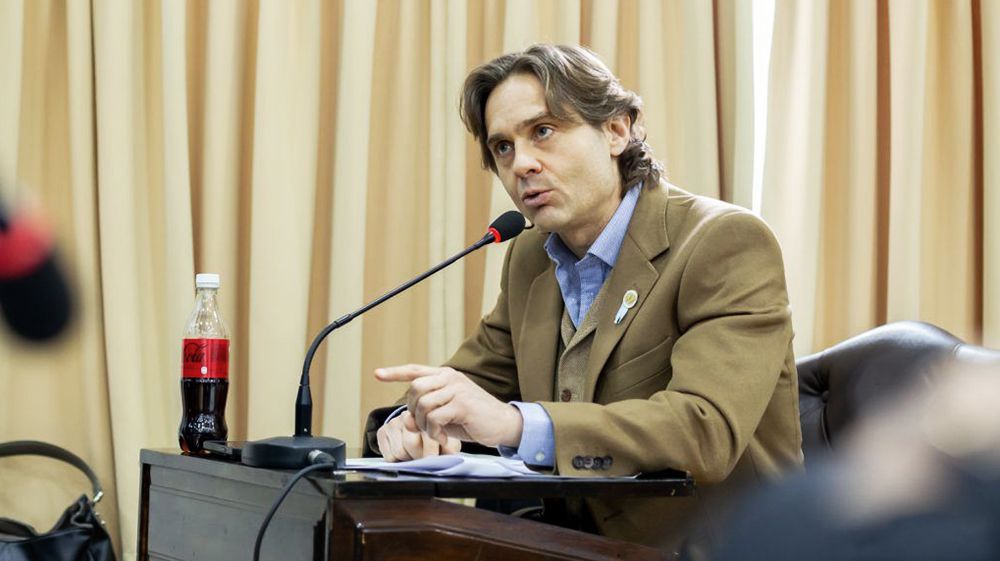 "El déficit de la Argentina no se soluciona borrando a Tierra del Fuego", advierte Sciurano.
