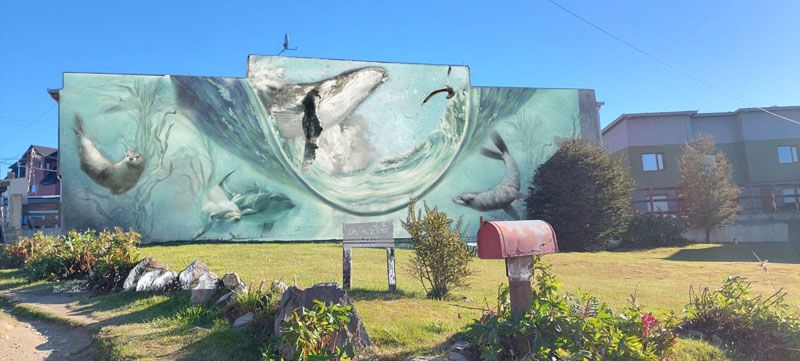 Un mural plasma los bosques de macroalgas y su importancia