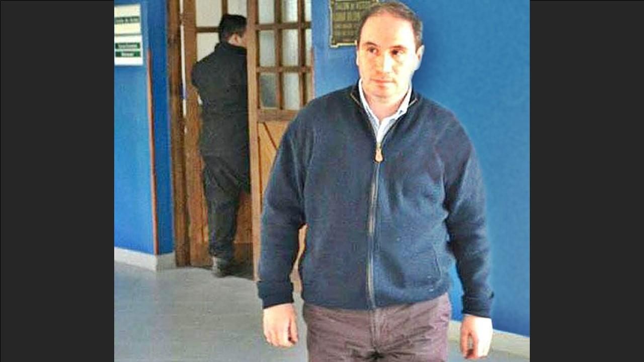 Piden informe de las salidas del empresario Weiss 