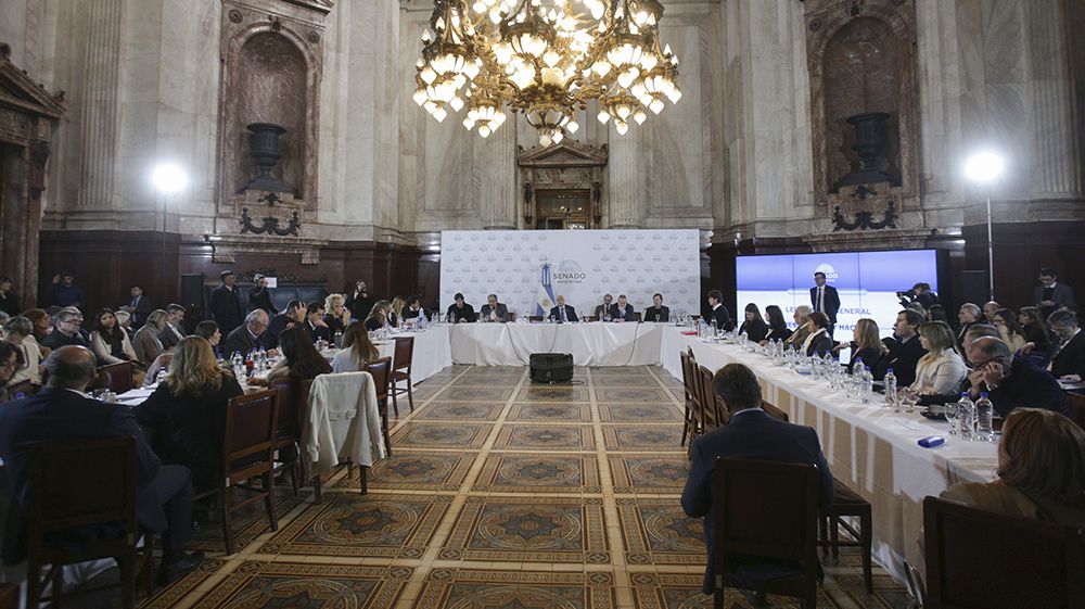 Ley Bases: el oficialismo intentará obtener dictamen esta semana