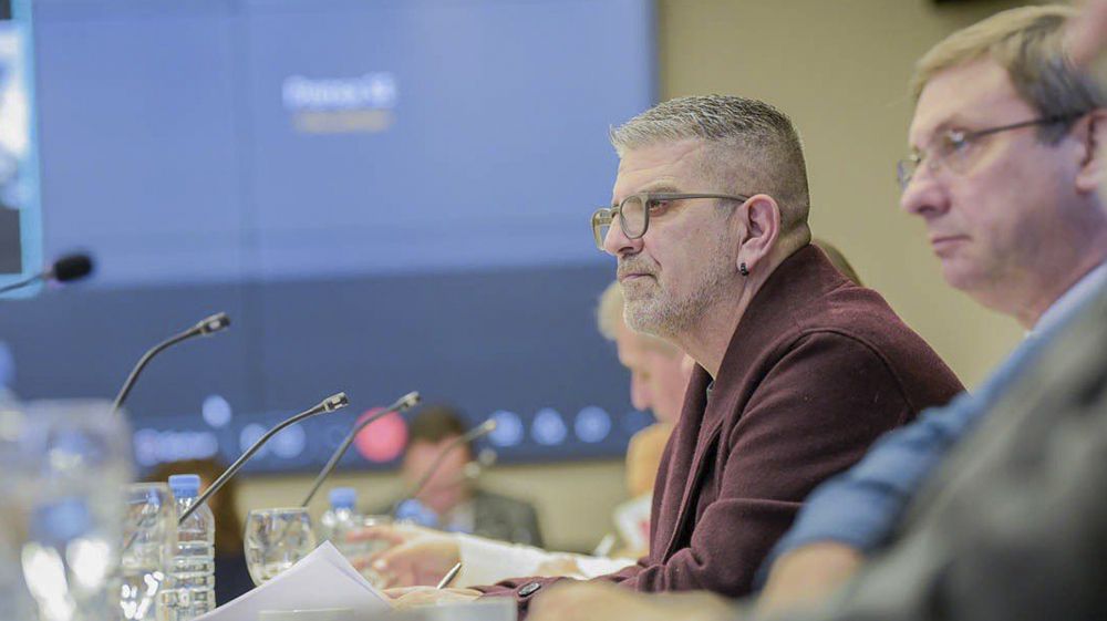 Compromiso Federal por la Alfabetización por unanimidad