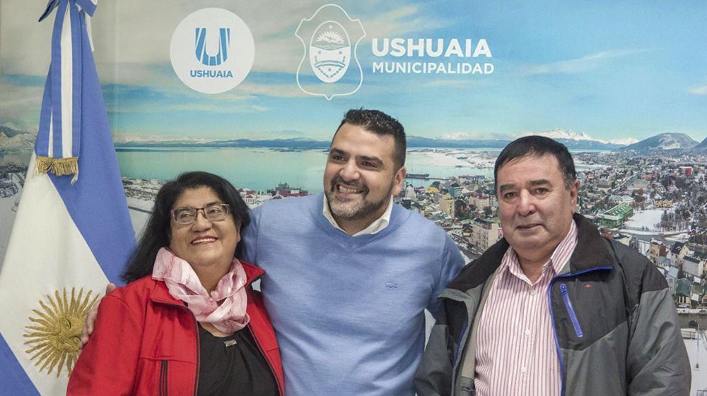 Vuoto entregó títulos de propiedad de la tierra a vecinos de Ushuaia