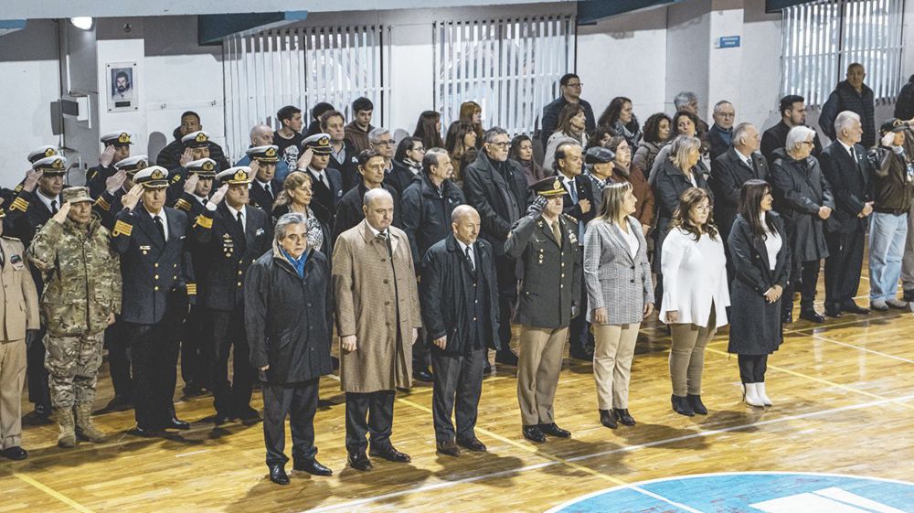 Funcionarios municipales acompañaron el 214º Aniversario del Ejército 