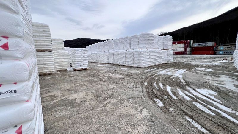 Los bolsones con plástico industrial son de la empresa “Río Chico” 