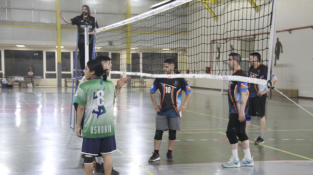 Se juegan las finales en el vóley y el fútbol