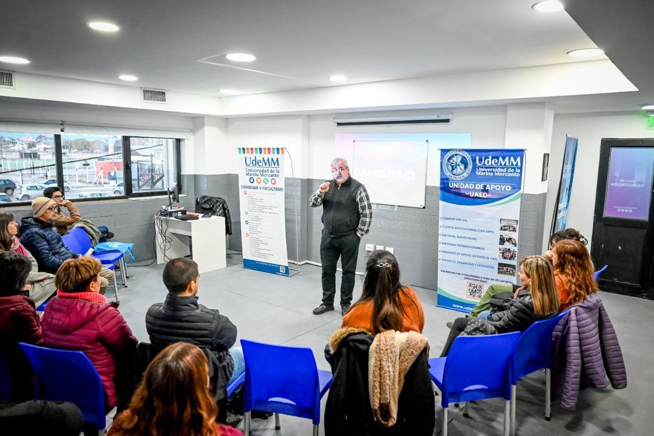 Trabajadores municipales se informaron sobre la Universidad de Marina Mercante