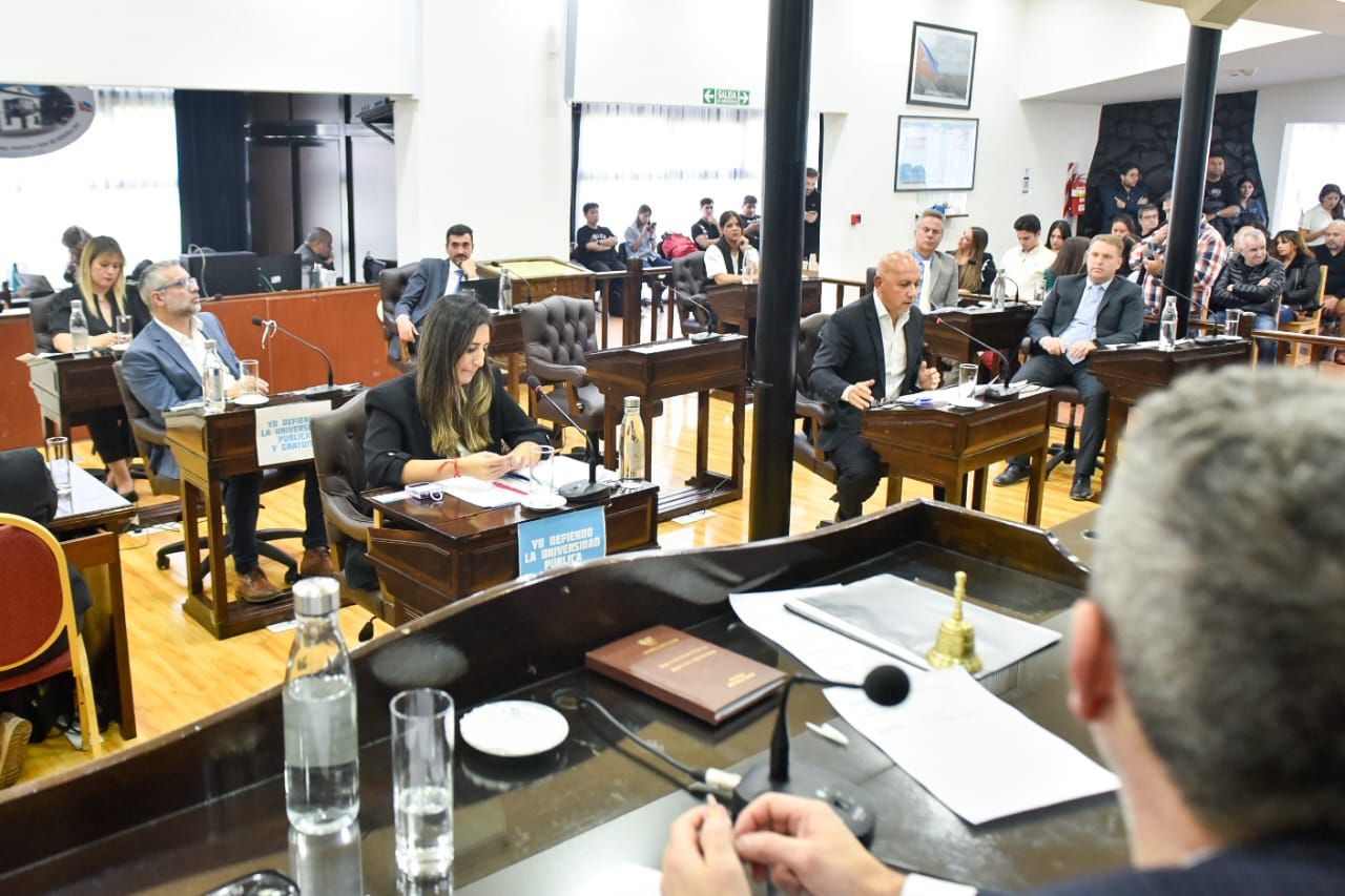 Emergencia ambiental, tasas industriales y planta de personal