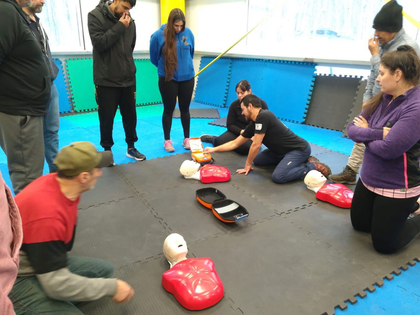 Entrenadores de básquet se capacitaron en RCP y Primeros Auxilios 