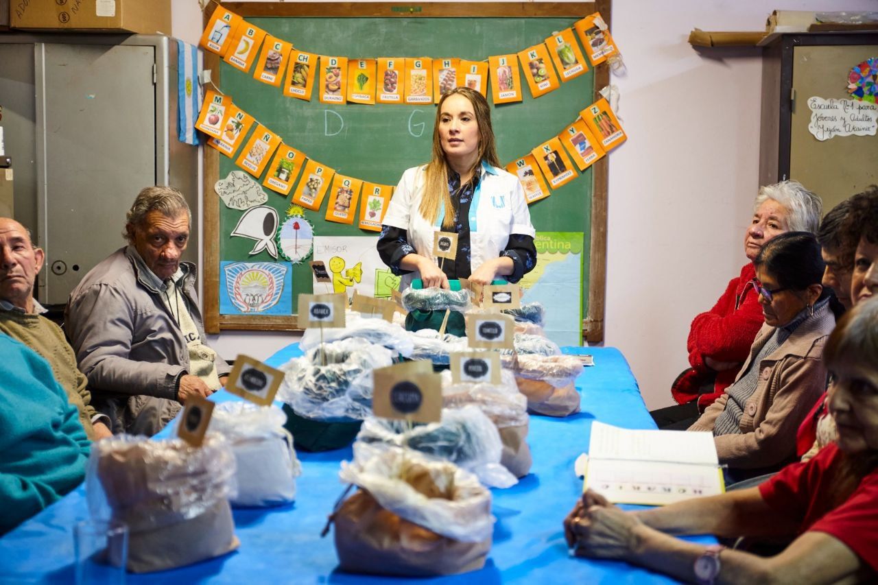 El equipo de Salud municipal brindó una charla sobre alimentación saludable 