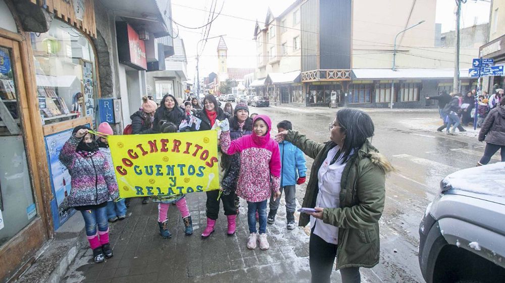 El programa ‘Hábito Lector’ realizó la tradicional caminata por el Día del Libro