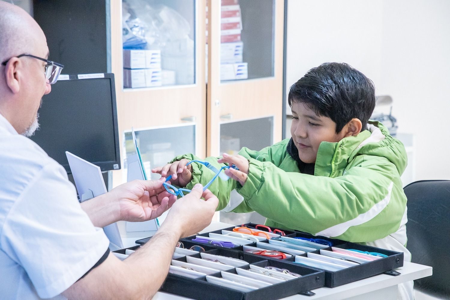 Se entregaron los primeros 200 lentes gratuitos