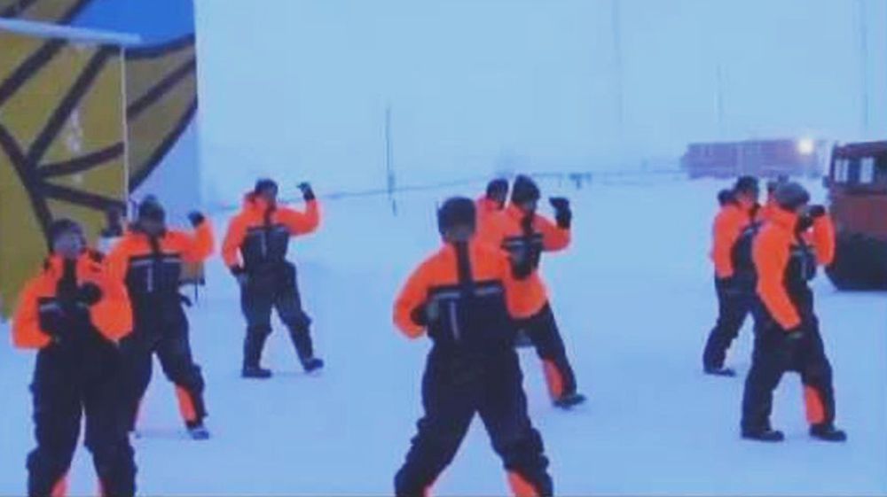 Hacen una coreografía en Antártida pidiendo que los  llamen