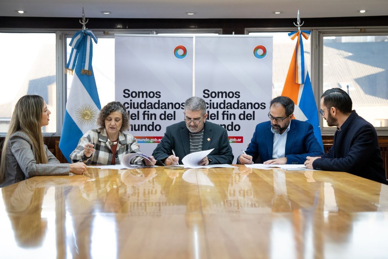 Becas y capacitación docente 