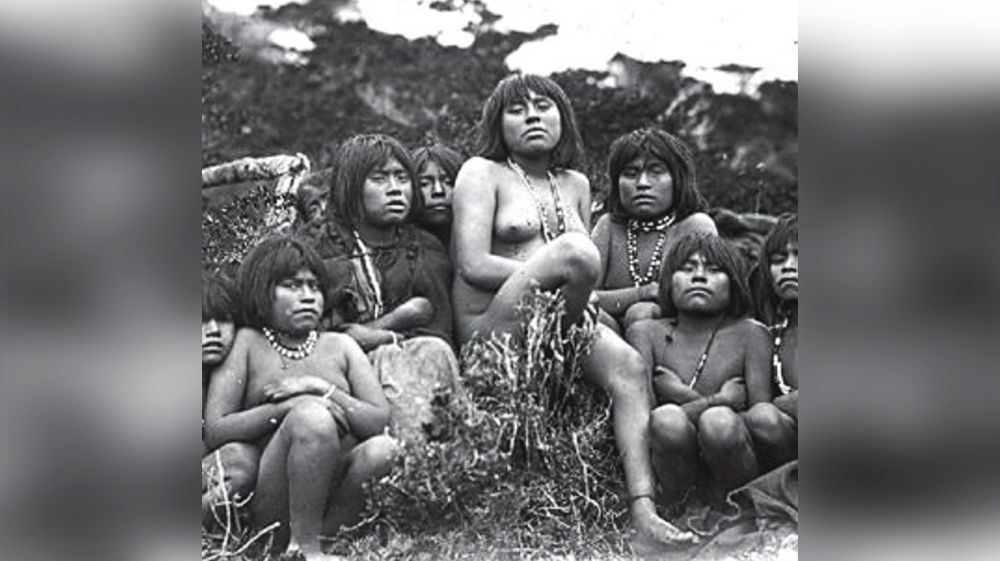 La expedición de Martial mide la anatomía de los canoeros