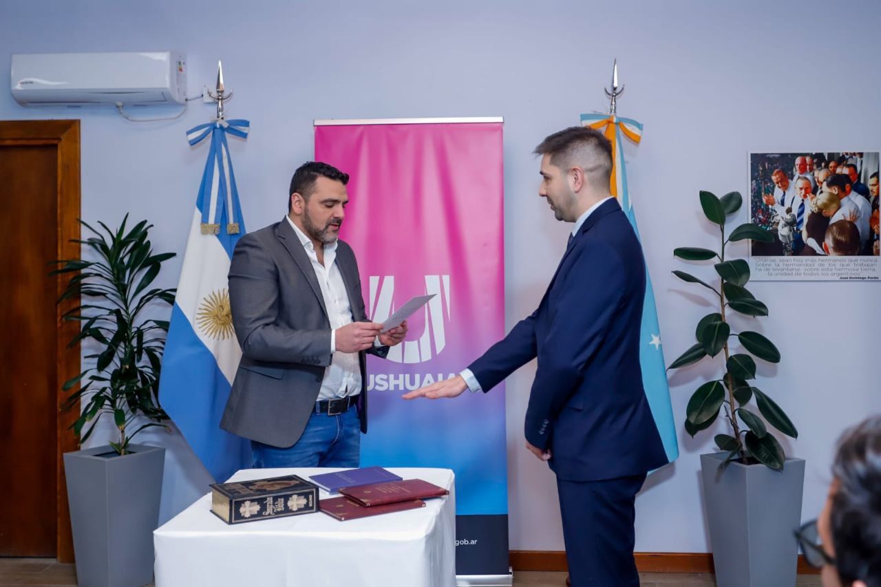 Vuoto tomó juramento al nuevo abogado de la Sindicatura Municipal