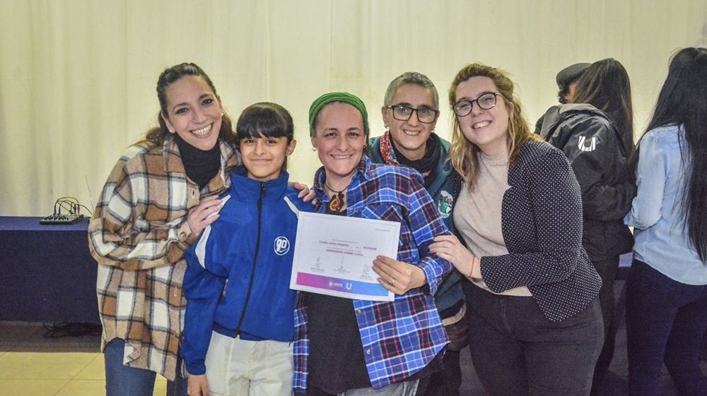 Más de 200 vecinos recibieron certificados de capacitación