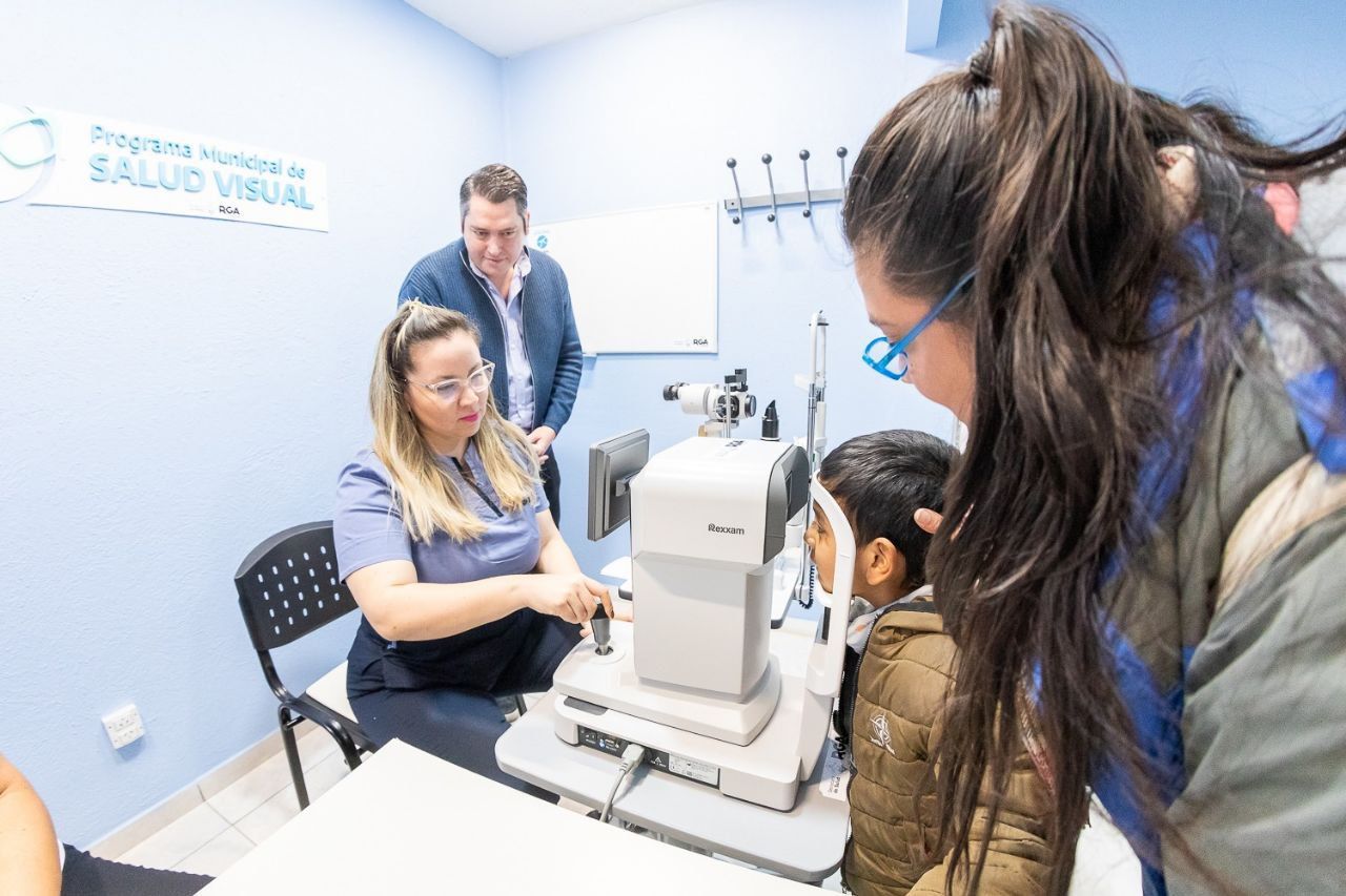 ¨Acompañamos a familias que no pueden comprar anteojos¨