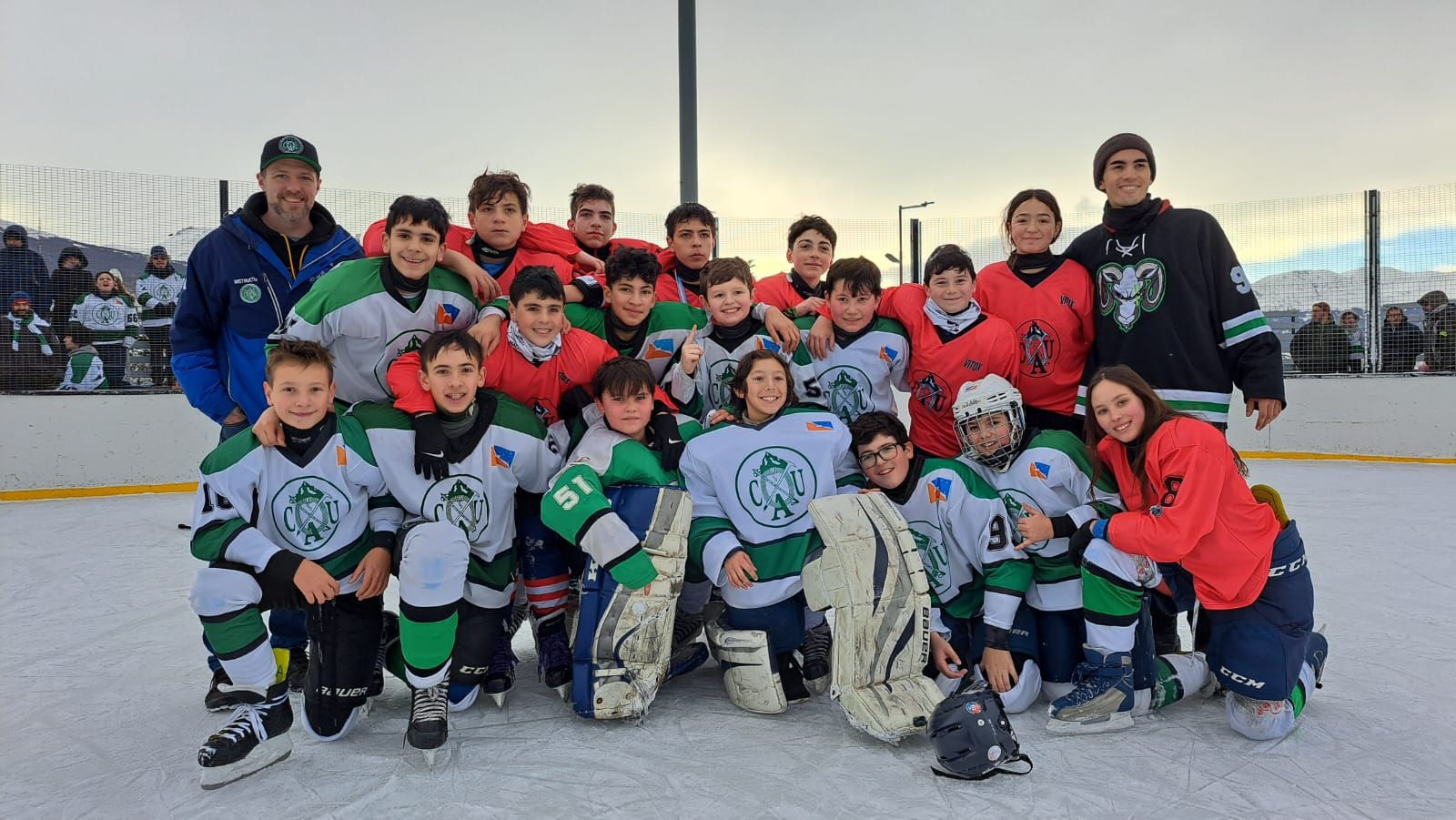 400 jugadores de hockey sobre hielo se dieron cita en Ushuaia