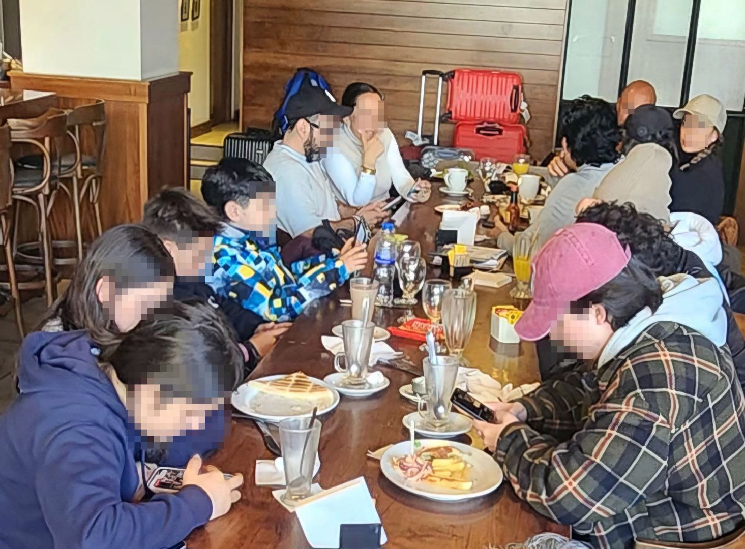 Nada mejor que una “buena charla familiar” (basta con observar esta imagen)