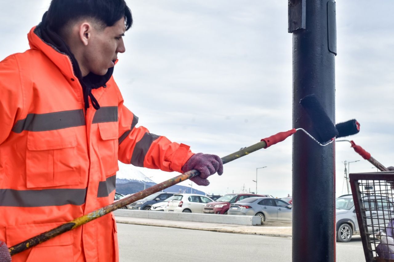 Personal municipal realiza trabajos de mantenimiento en distintos sectores