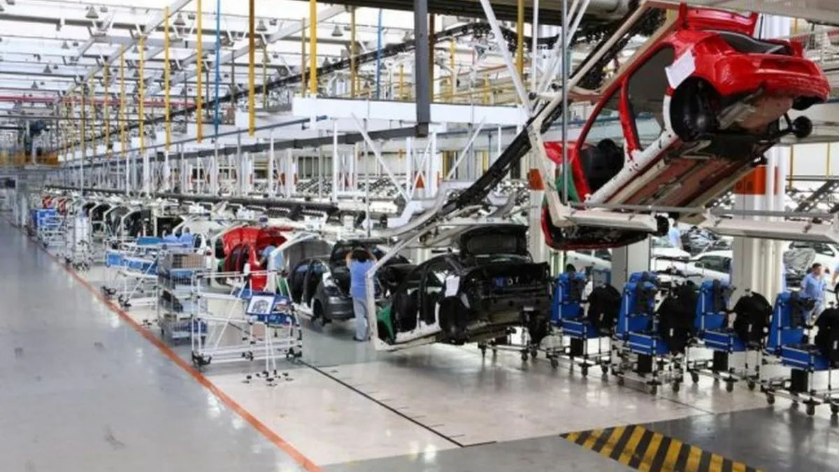 La industria subió 6,9 % en julio y la construcción 8%