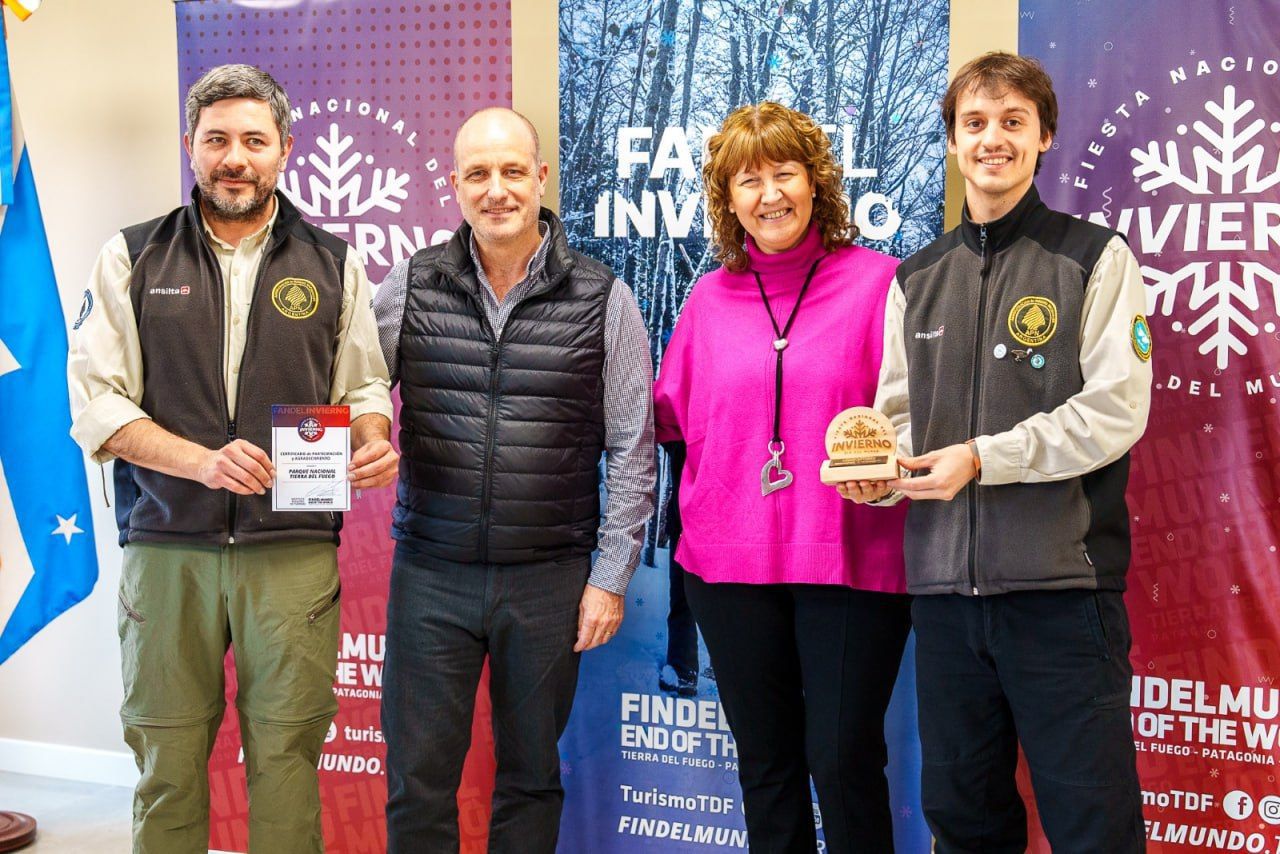 Distinguen a empresas que acompañaron la Fiesta Nacional del Invierno