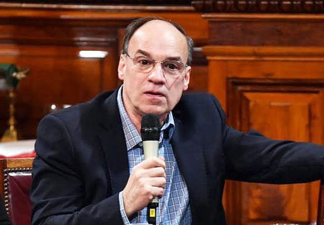 “No es el DNU la forma de plantear las cosas”