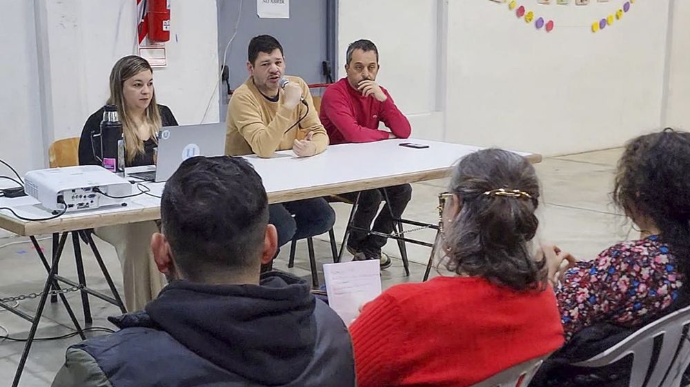 Funcionarios municipales se reunieron con vecinos del Procrear