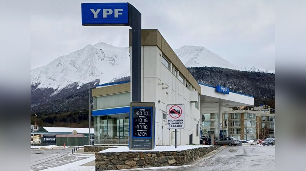 Bajó el precio de los combustibles 