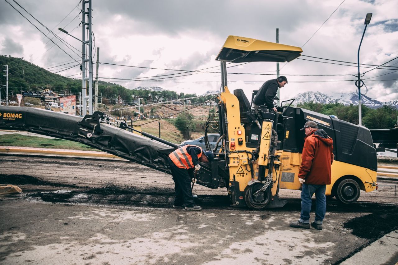 Comenzaron los trabajos para la repavimentación de calle Yaganes