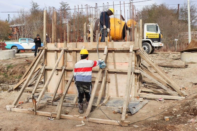 Obras de agua y cloacas en Tolhuin 