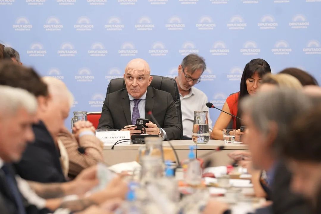Hay dictamen a favor de la privatización de Aerolíneas Argentinas
