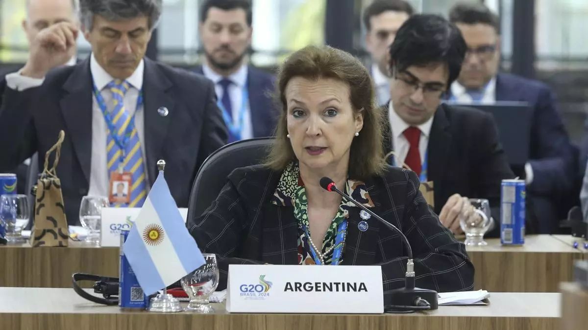 El Gobierno echó a Mondino de Cancillería